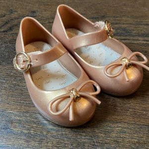 Mini Melissa Sweet Love Mary Janes. Size 5. Gold.